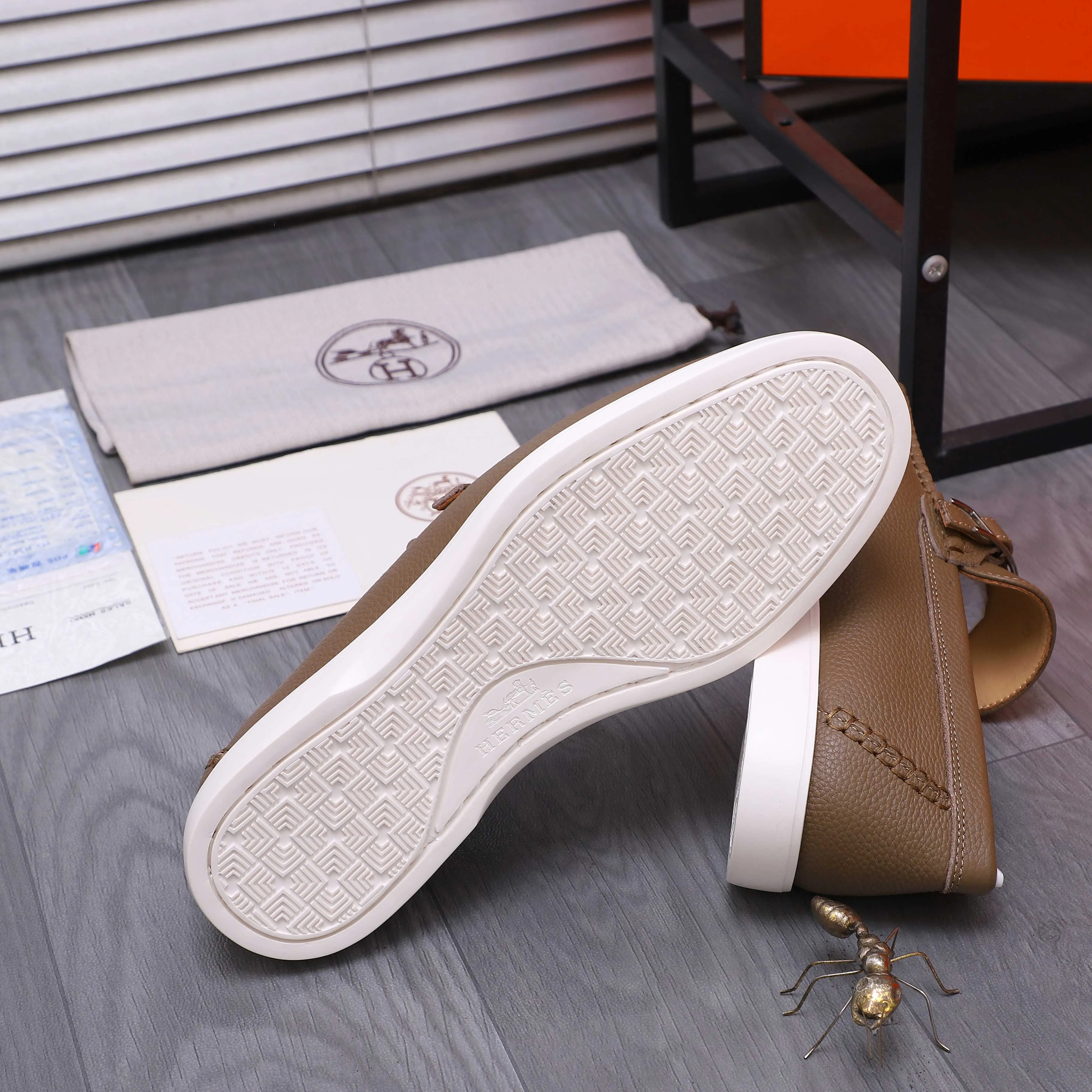 Men's shoes 💰p560 Product trademark: HERMES "Hermes" casual slip-on men's shoes. Regular size: 38-46 (45.46 is custom-made and non-returnable) Product materials: Selected pebbled cowhide upper, cowhide lining, original foam rubber ultra-light sole